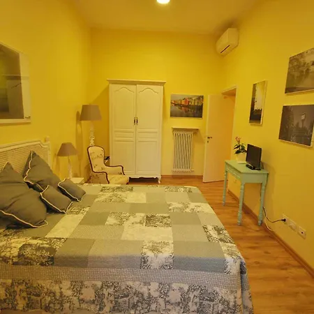 לינה וארוחת בוקר Domus Ripetta 3*